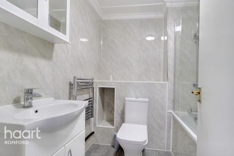 4 Winston Close, Romford, RM7 8LL