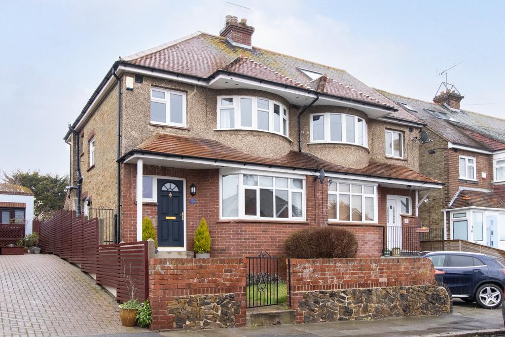 Bradstow Way, Broadstairs, CT10 3 bed semidetached house £450,000