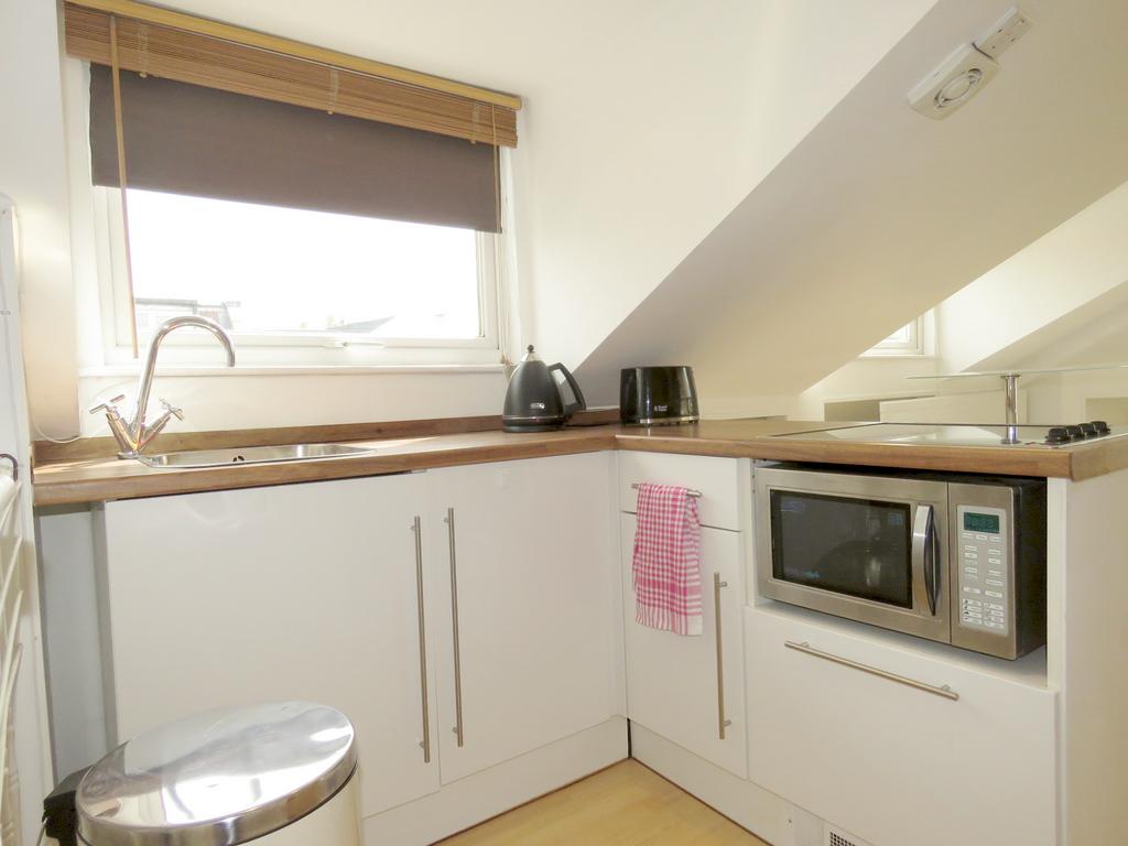 Apartment in Richmond - View 3