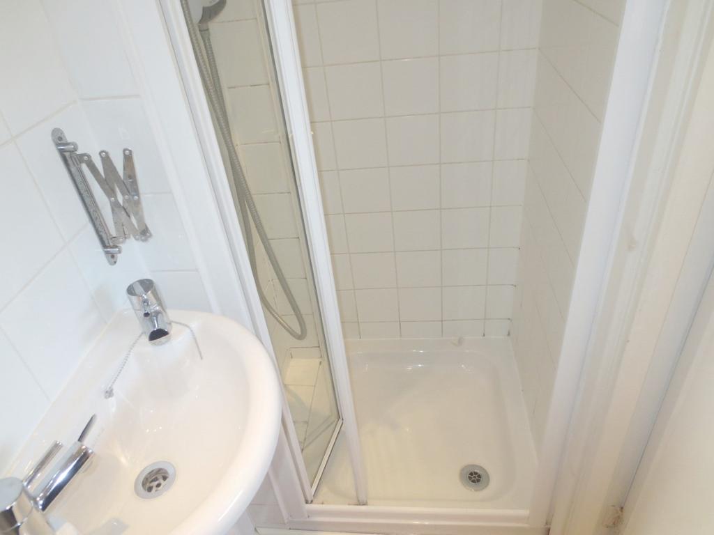 Apartment in Richmond - View 5