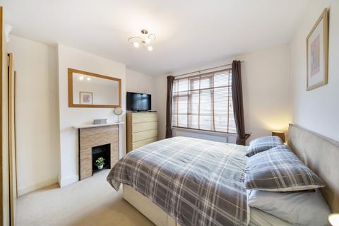 8 Stepgates, Chertsey, KT16 8HX