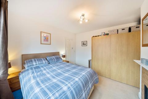 8 Stepgates, Chertsey, KT16 8HX