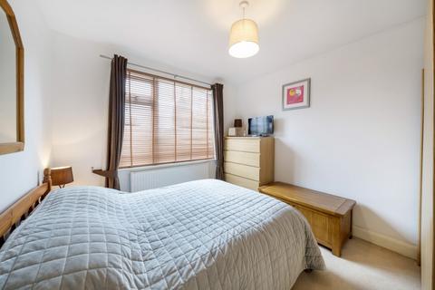 8 Stepgates, Chertsey, KT16 8HX