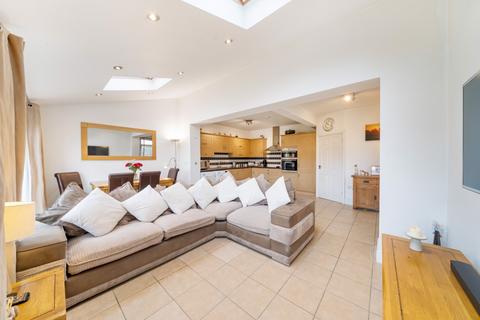 8 Stepgates, Chertsey, KT16 8HX