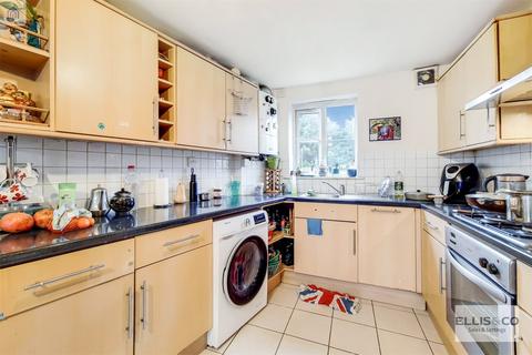 2 bedroom apartment for sale, Sudbury Crescent, Wembley, HA0