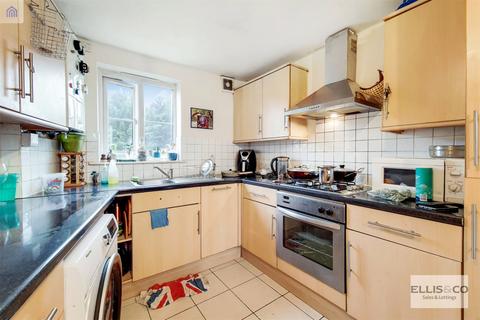 2 bedroom apartment for sale, Sudbury Crescent, Wembley, HA0