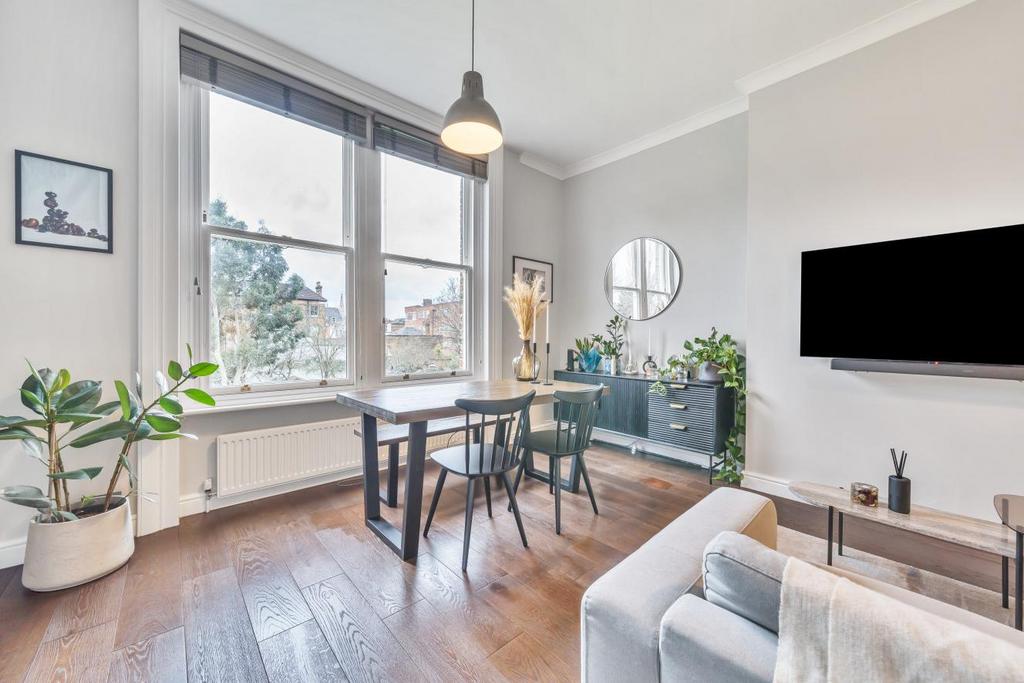 Canfield Gardens, West Hampstead 2 bed flat £675,000