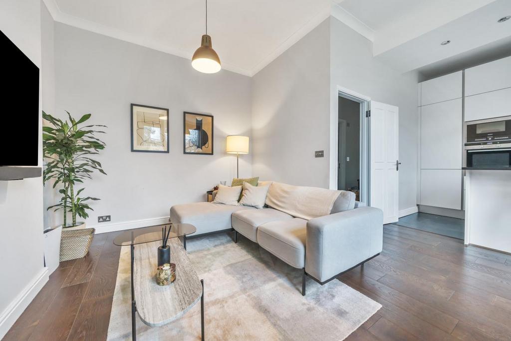 Canfield Gardens, West Hampstead 2 bed flat £675,000