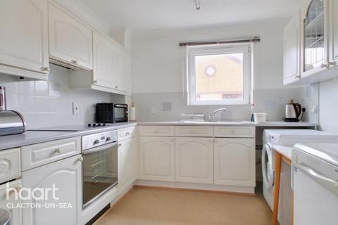 2 bedroom apartment to rent, Connaught Gardens East, Clacton-on-sea