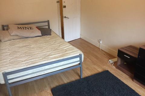 3 bedroom terraced house to rent, Norfolk Street, Salford M6