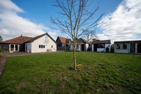 4 bedroom barn conversion for sale - Little Green, Burgate