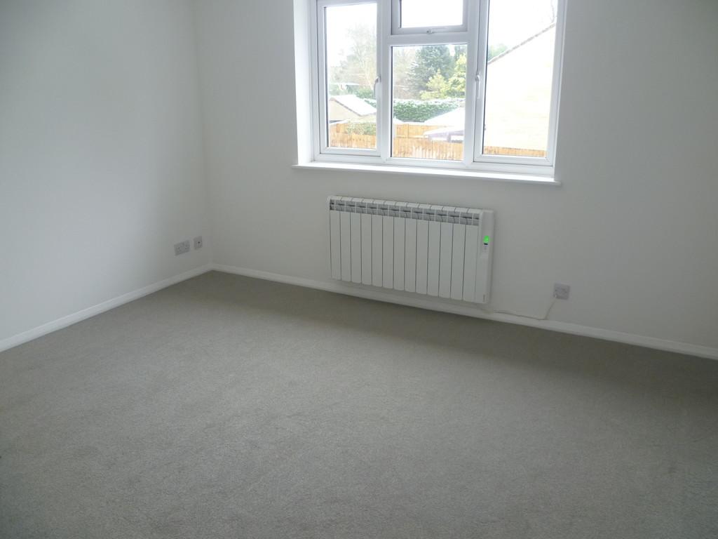 Churchfield Drive, Castle Cary 2 bed flat £825 pcm (£190 pw)