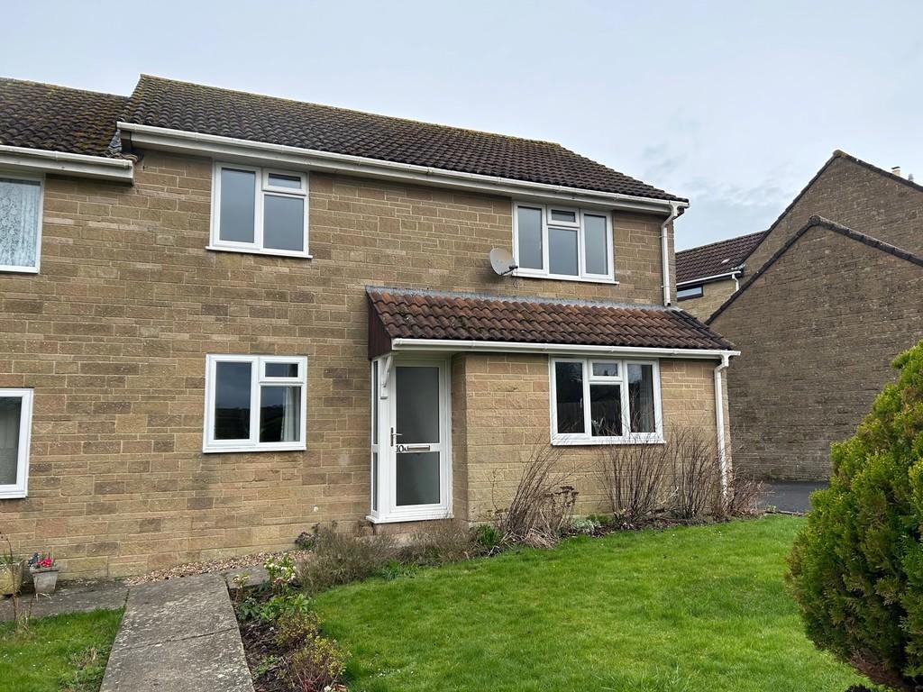 Churchfield Drive, Castle Cary 2 bed flat £825 pcm (£190 pw)
