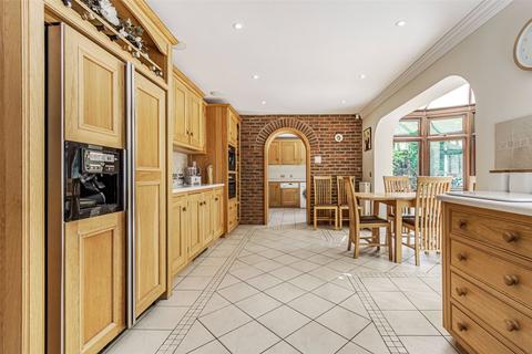 Broadwood House Pondfield Lane, Shorne, Gravesend, DA12 3LD