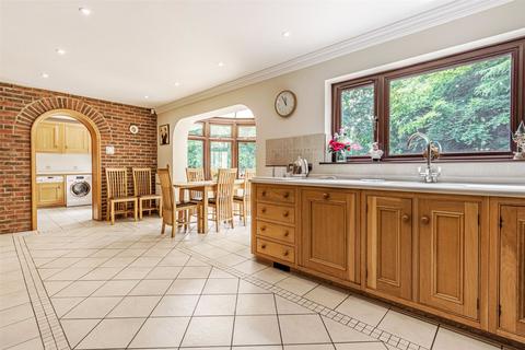 Broadwood House Pondfield Lane, Shorne, Gravesend, DA12 3LD