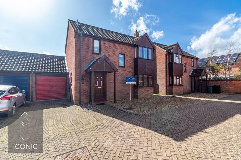 Shakespeare Way, Taverham, Norwich 3 bed detached house £300,000