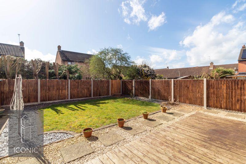 Shakespeare Way, Taverham, Norwich 3 bed detached house £300,000