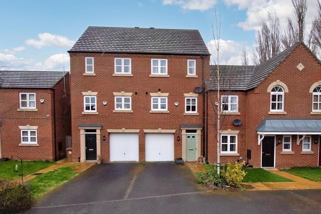 Carnforth Drive, St Helens, WA10 3 bed townhouse £215,000