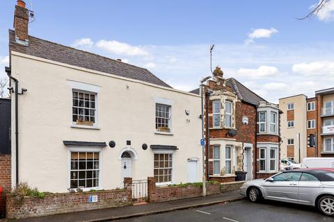 3 bedroom end of terrace house for sale - Charlton Green, Dover, CT16