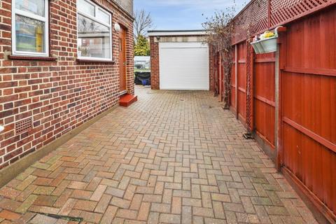 65 Restons Crescent, London, SE9 2JD