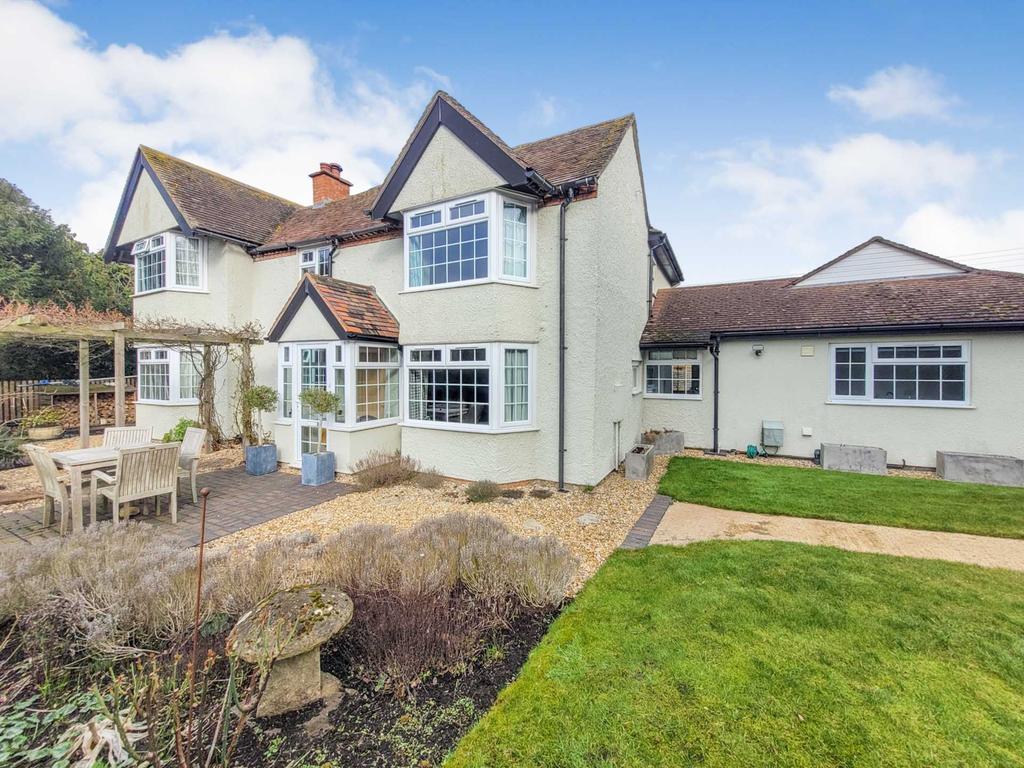 Manor Lane, Bredons Norton, Tewkesbury, Gloucestershire 5 bed detached