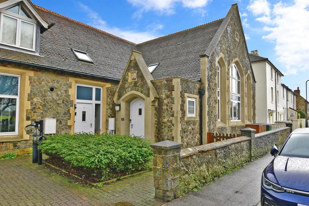 St. Leonard's Road, Hythe, Kent 3 bed link detached house for sale £