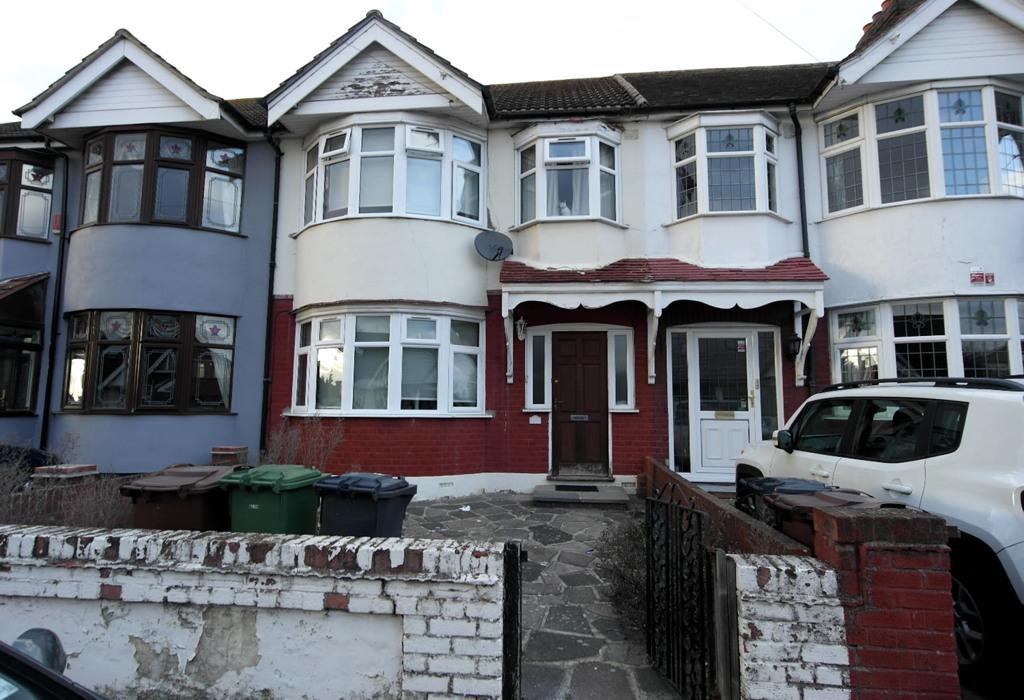 Adelaide Road, Romford, Essex 3 bed terraced house for sale £400,000