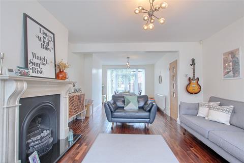 3 bedroom semi-detached house for sale - The Oval, Brookfield