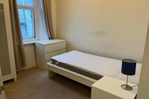 1 bedroom in a house share to rent, Single Room, 4 Upper Church Road