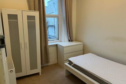 1 bedroom in a house share to rent, Single Room, 4 Upper Church Road