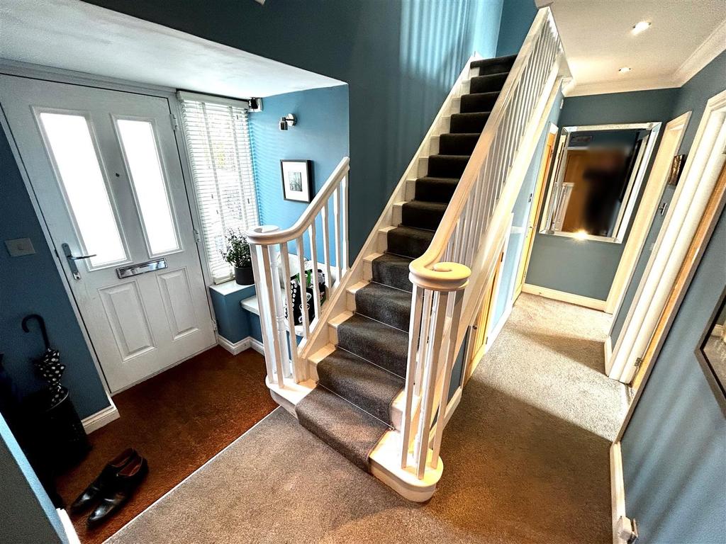 Monkswood Avenue, Waltham Abbey 4 bed semidetached house for sale £660,000