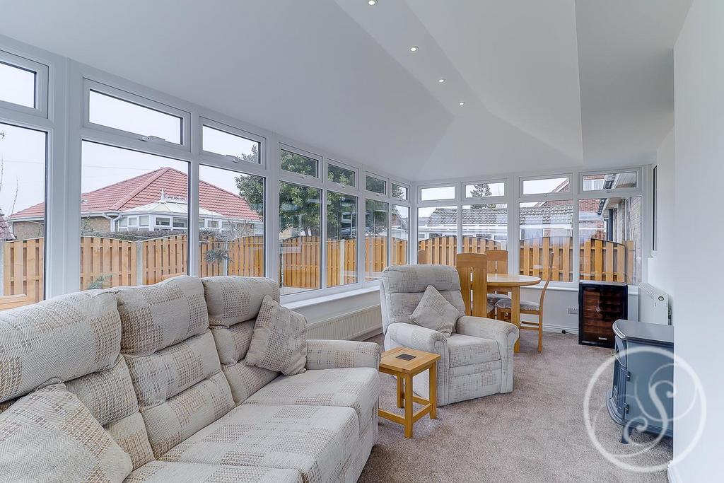 Templegate Road, Leeds 2 bed semidetached bungalow for sale £280,000