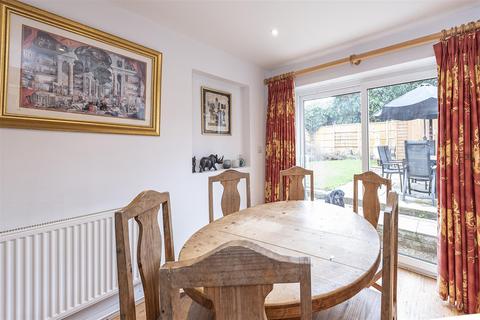 17 Paddock Wood, Harpenden, AL5 1JU
