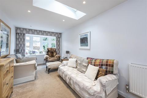 17 Paddock Wood, Harpenden, AL5 1JU