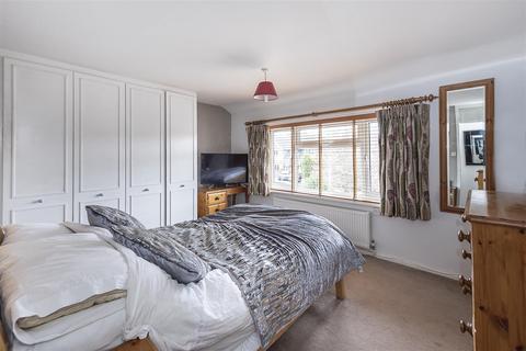 17 Paddock Wood, Harpenden, AL5 1JU