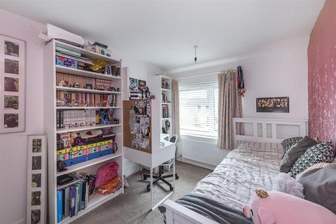 17 Paddock Wood, Harpenden, AL5 1JU
