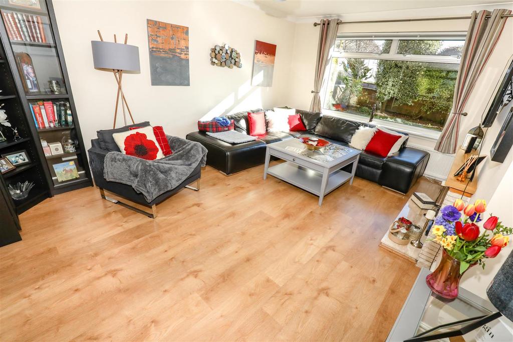 Cairngorm Crescent, Kirkcaldy 3 bed detached house £234,995