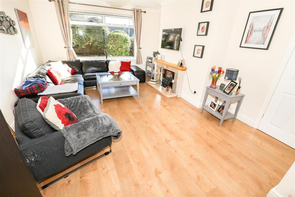 Cairngorm Crescent, Kirkcaldy 3 bed detached house £234,995