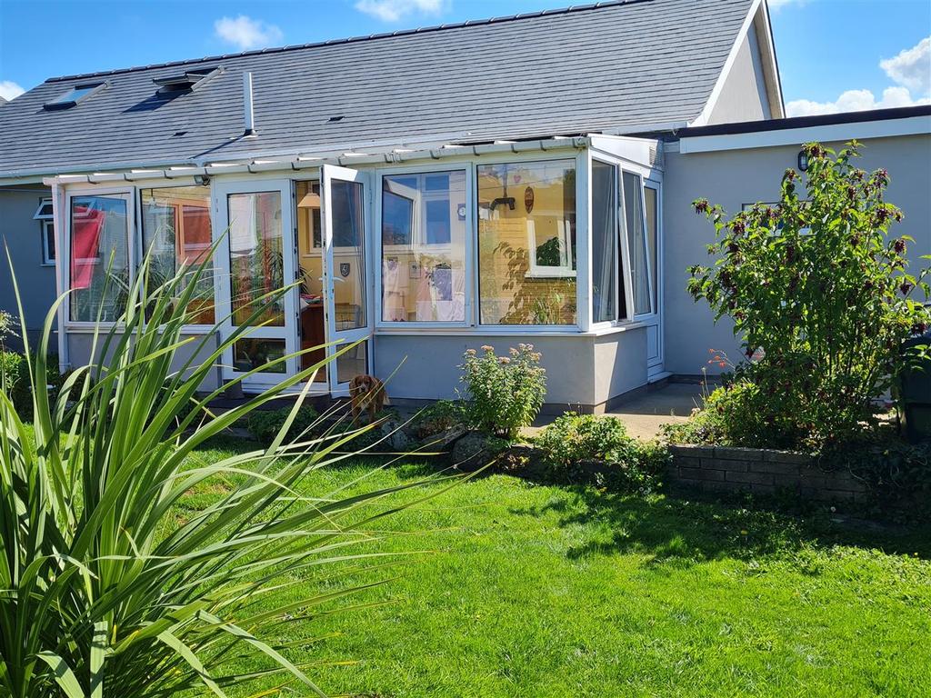 Pant Yr Onnen Estate, Llanfair, Harlech 4 bed detached bungalow £310,000