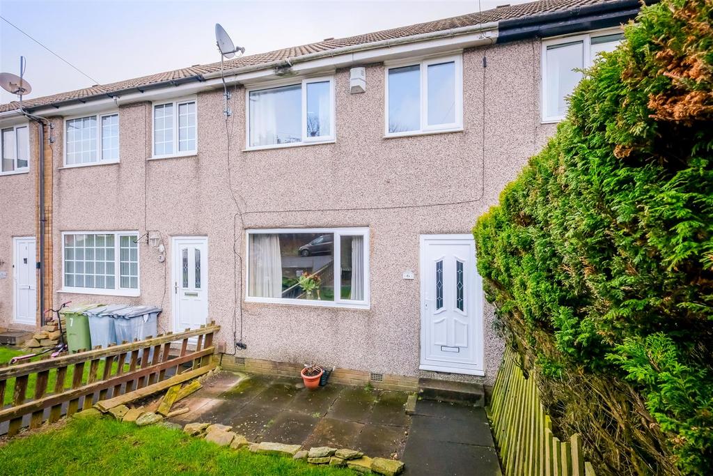 Ainley Close, Huddersfield, HD3 3 bed terraced house £850 pcm (£196 pw)