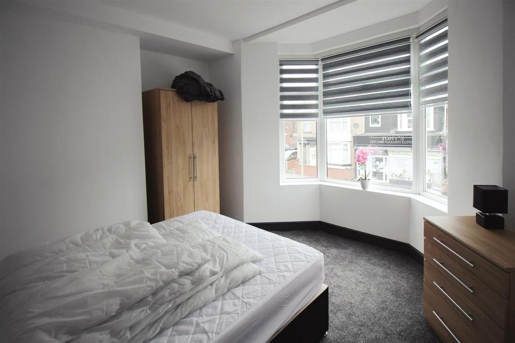 Stanhope Road, South Shields 4 bed flat to rent £545 pcm (£126 pw)