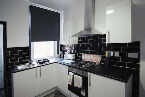 4 bedroom flat to rent - Stanhope Road, South Shields