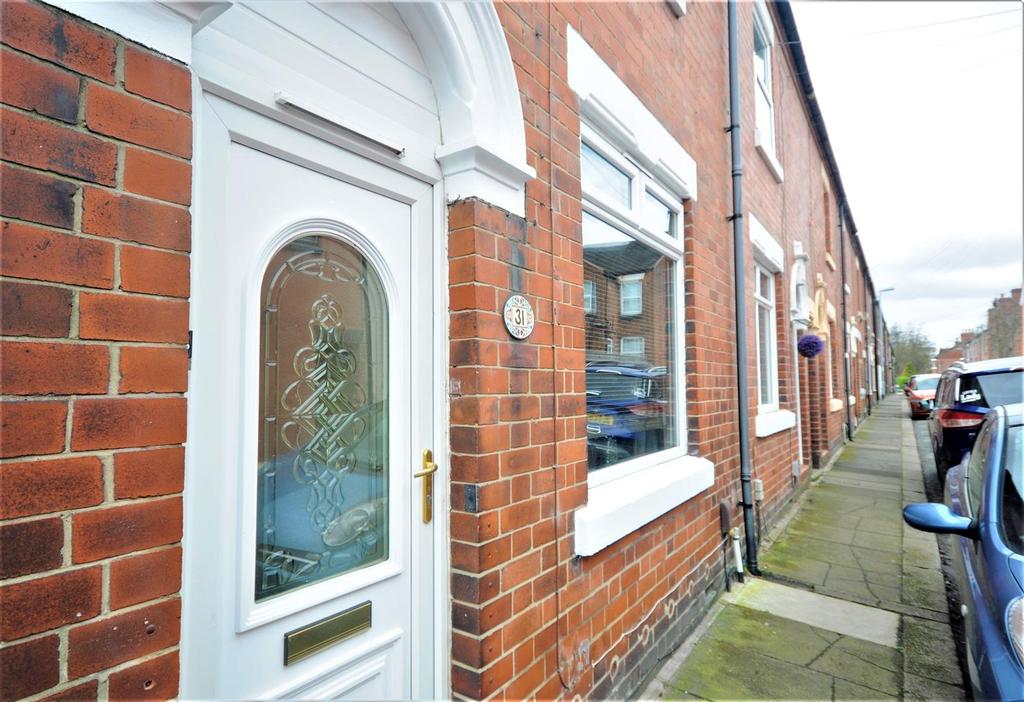 Victor Street, Stone 2 bed end of terrace house £200,000