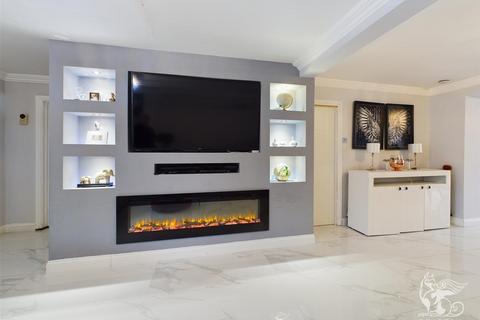 6 bedroom detached house for sale - Rockingham Avenue, Hornchurch