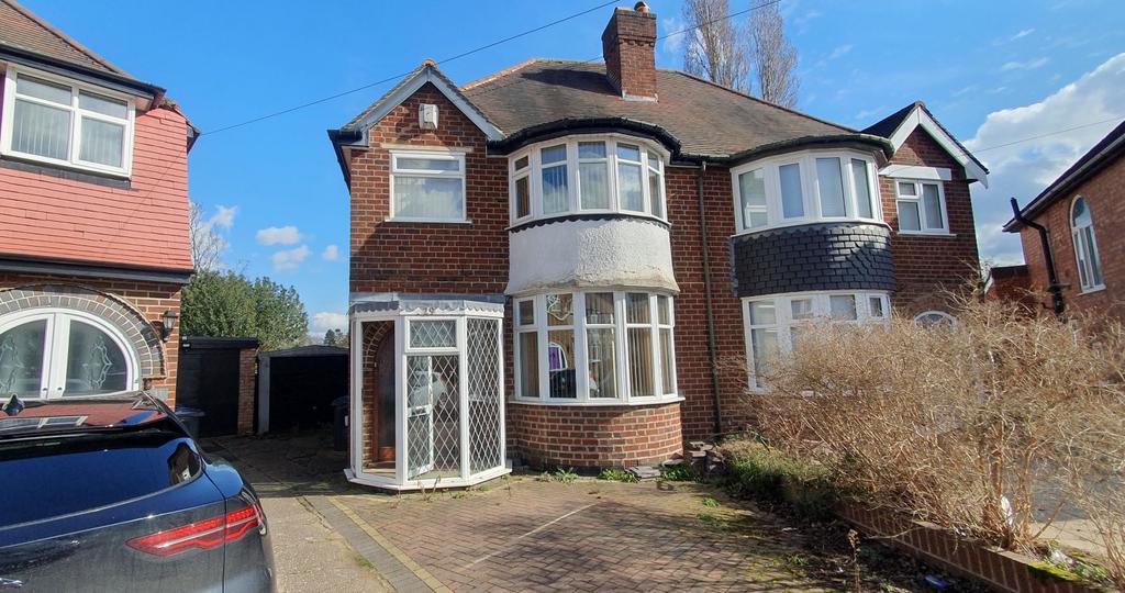 29 Charminster Avenue, Yardley... 3 bed semidetached house £190,000