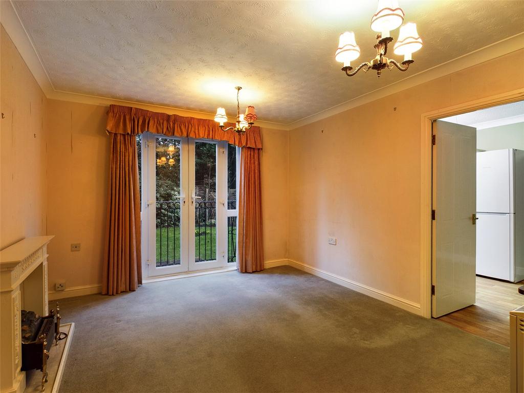 Lansdown Road, Cheltenham, GL51 2 bed apartment for sale £150,000