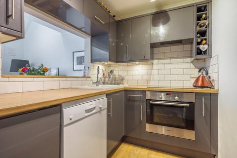 81 Dairymans Walk, Guildford, GU4 7FF