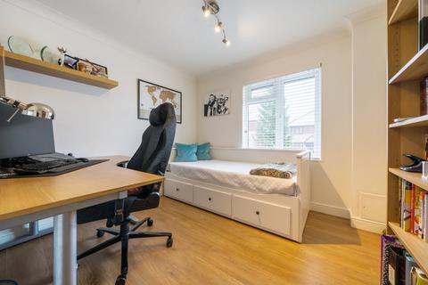 81 Dairymans Walk, Guildford, GU4 7FF