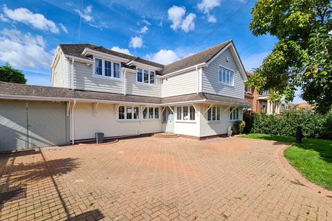 6 bedroom detached house for sale, Wraysbury, Berkshire