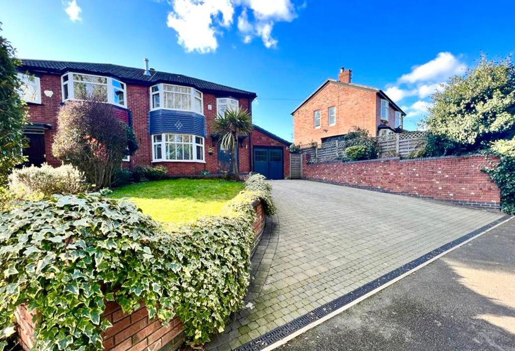 Dales Brow, Swinton, M27 3 bed semidetached house £385,000
